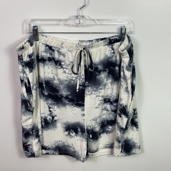 Tie dyed soft top and shorts set in Plus size - Picture 4 of 4